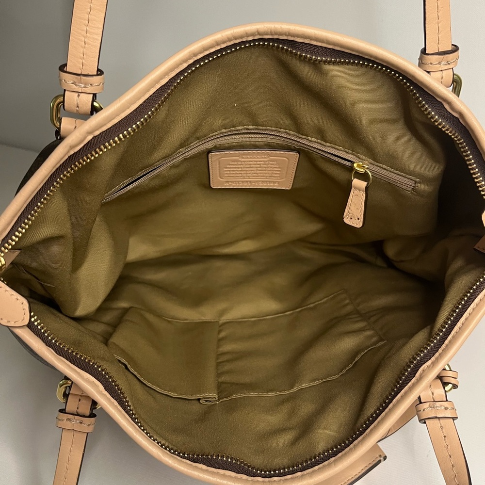 Coach Peyton Signature Pocket Tote - Picture 7 of 7